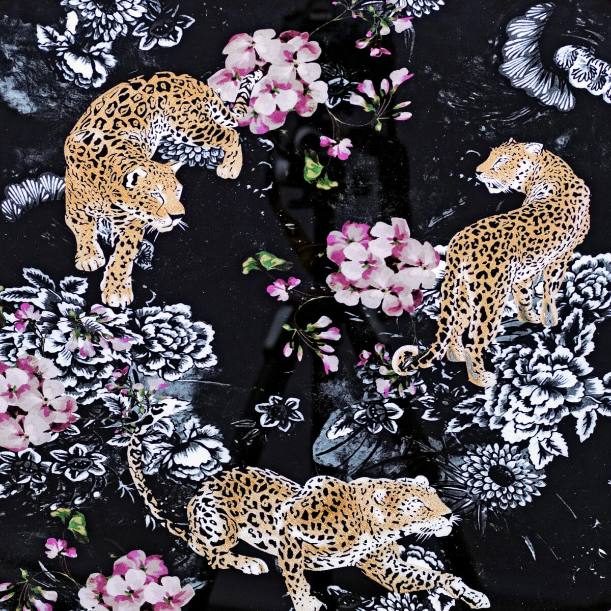 Loopard Customised Design Leopard Print Design On Side Unleash Your Wild Side With Leopard Nails